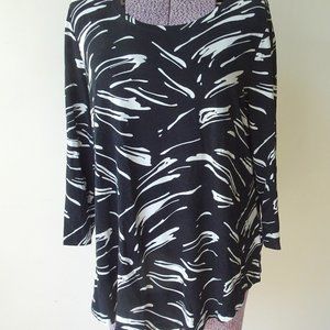 JM Collection Black & White Brushstroke Print Flowing Rayon Tunic - Size Large